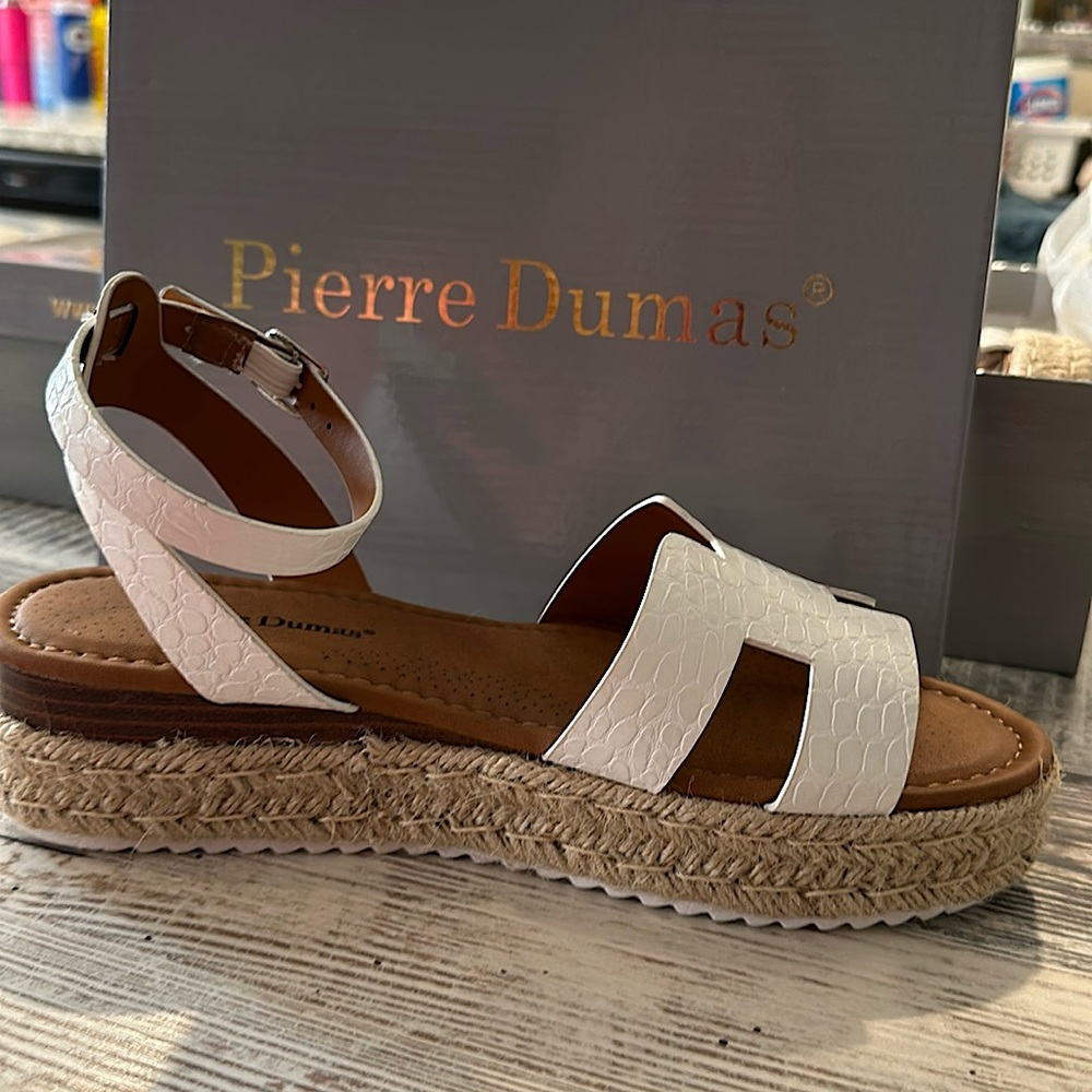 Brand new. Size 11 Pierre Dumas